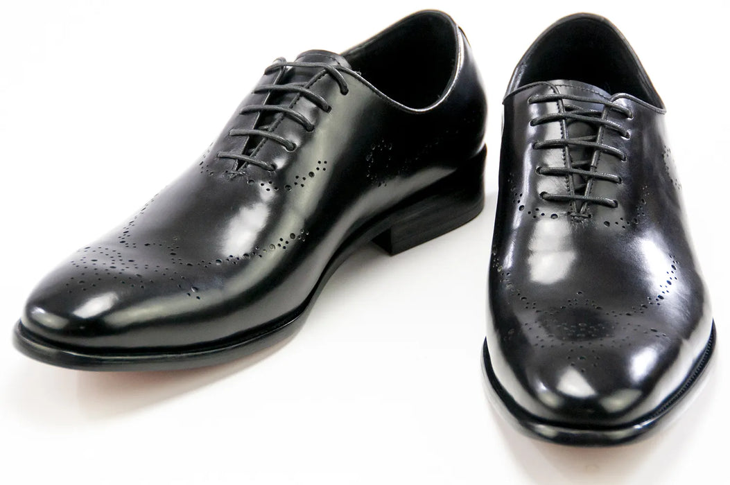 Men's Black Vintage Oxford-Lace Dress Shoe With Medallion Toe
