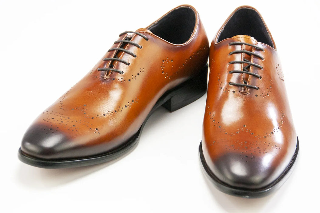 Men's Cognac Brown Vintage Oxford-Lace Dress Shoe With Medallion Toe
